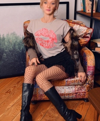 Хочешь расслабиться и побыть в обворожительной компании? Фото в профиле подтверждают, что я неожиданно сексуальная индивидуалка. Мои возможности не ограничены - горячие игры, эксперименты, массаж... все, что ты хочешь! Бери с собой свое желание, и я превратю его в яркую реальность. Положительные отзывы моих клиентов подтверждают мою надежность и качество услуг. Жду тебя в Москве, чтобы удовлетворить твои желания. 💫 2173, 36 лет